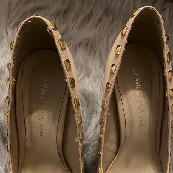 Beautiful Nude heels with stud details - Picture 2 of 5